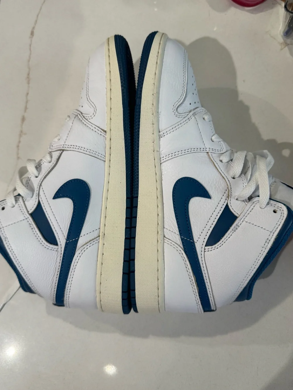 Nike Air Jordan 1’s Mid, Industrial Blue/White, Size 7 Y/M